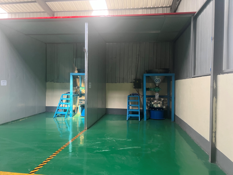 Screening bay